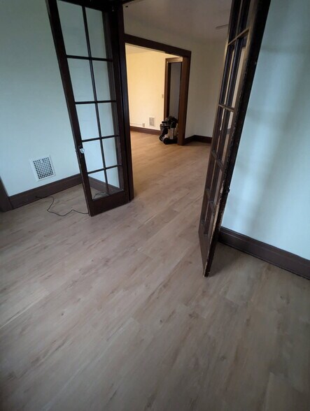 Building Photo - 2463 La Salle Ave