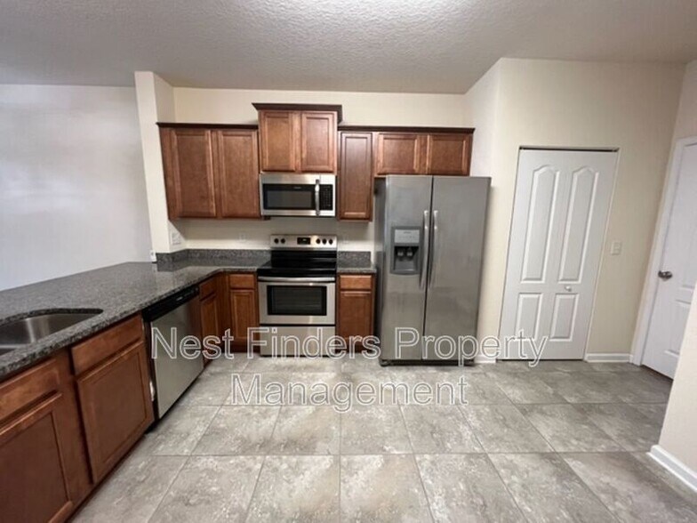 Building Photo - 726 Servia Dr