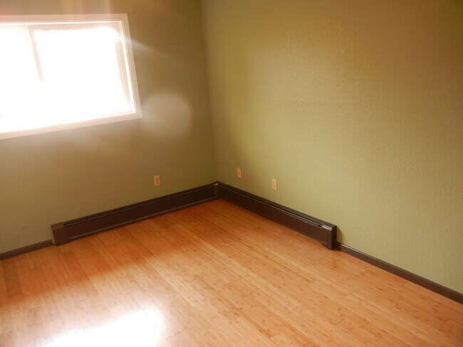 Building Photo - Cute 3 Bedroom Condo- Walking Distance to MSU Campus!