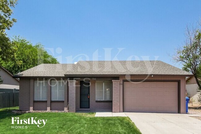 Primary Photo - 3720 W Grovers Ave