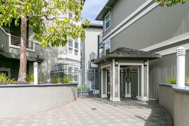 Building Photo - 880 Meridian Bay Ln