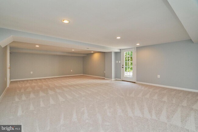 Building Photo - 20315 Youngs Cliff Rd