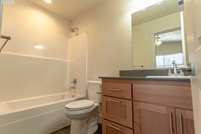 Building Photo - Ross Lane Triplex