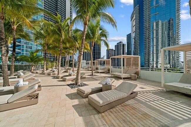 Building Photo - 900 Biscayne Blvd