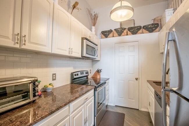 Building Photo - 154 Ogden Ave.