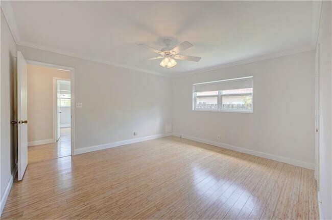 Building Photo - 110 Seminole Ln