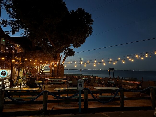 Building Photo - 4318 1st St