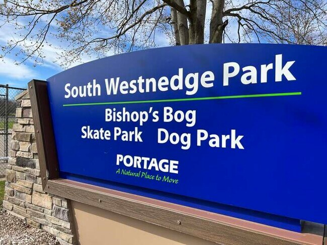 Building Photo - 422 W Melody Ave