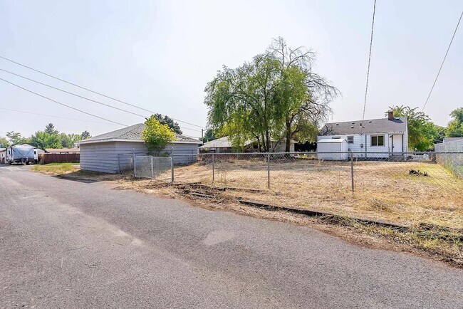 Building Photo - Charming, Updated 3 Bed Spokane Home w/ Fenced Yard and Storage Shed!