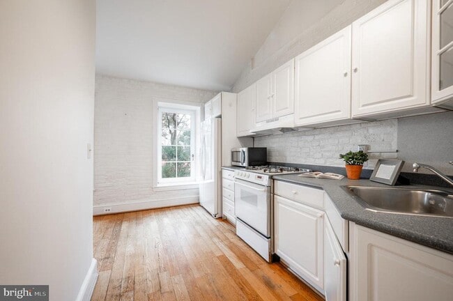 Building Photo - 310 Prince St