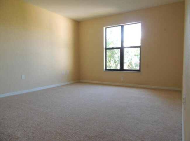 Building Photo - 1731 SE Lorraine St