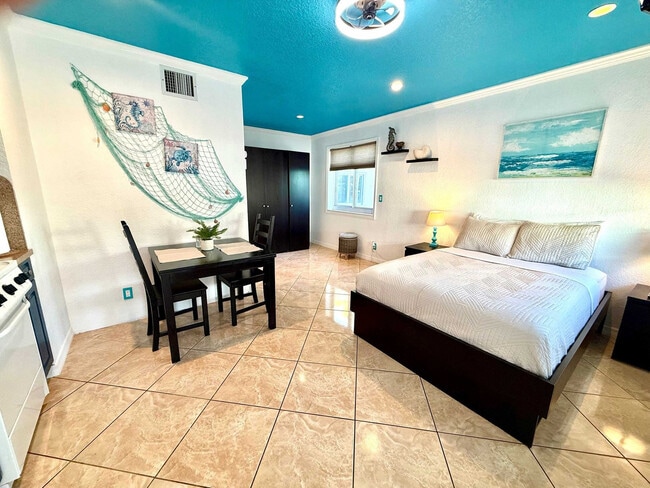 Building Photo - 330 Grant St