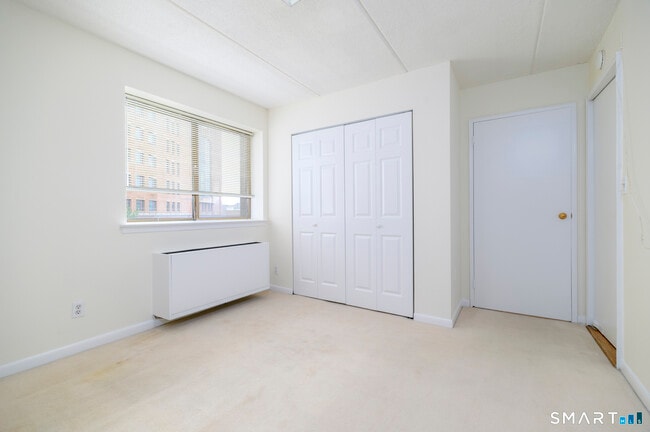 Building Photo - 143 Hoyt St