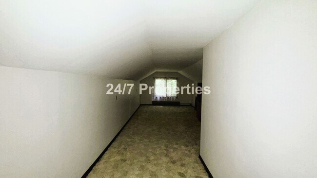 Building Photo - Sprawling 5 BD | 3 BA with Basement - Gresham