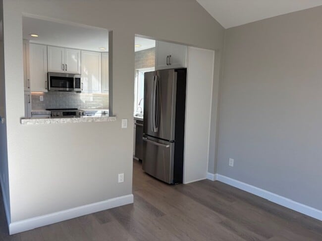 Building Photo - Remodeled Oaks North View Condo