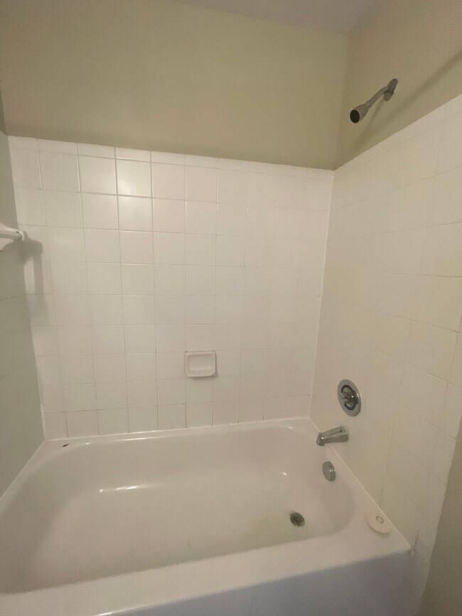 Building Photo - 17-1728 J&amp;S