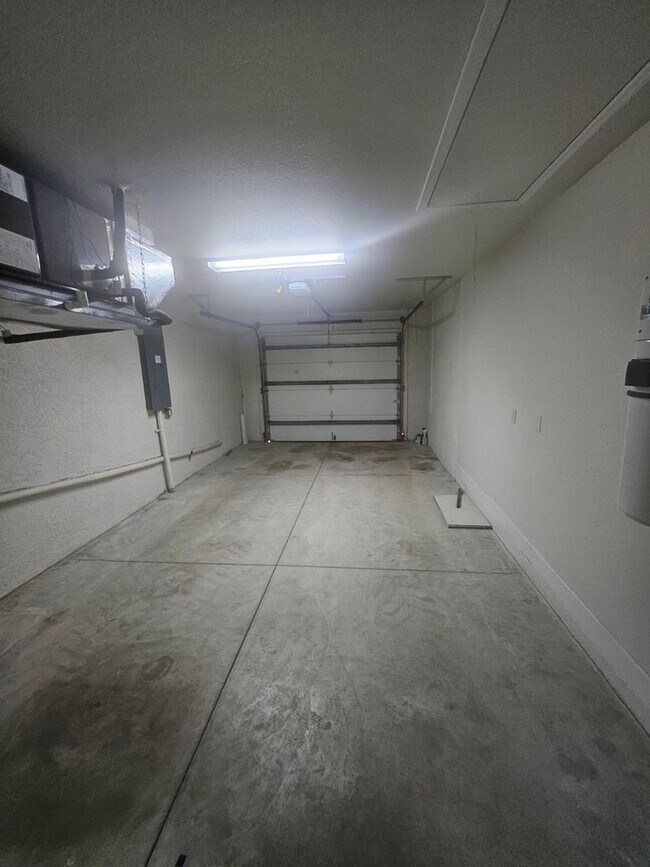Building Photo - Rotonda Duplex