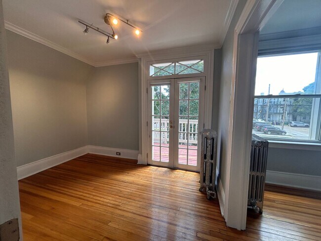 Building Photo - $0 DEPOSIT OPTION. CHARMING VICTORIAN TOWNHOUSE IN UPTOWN/CITY PARK WEST