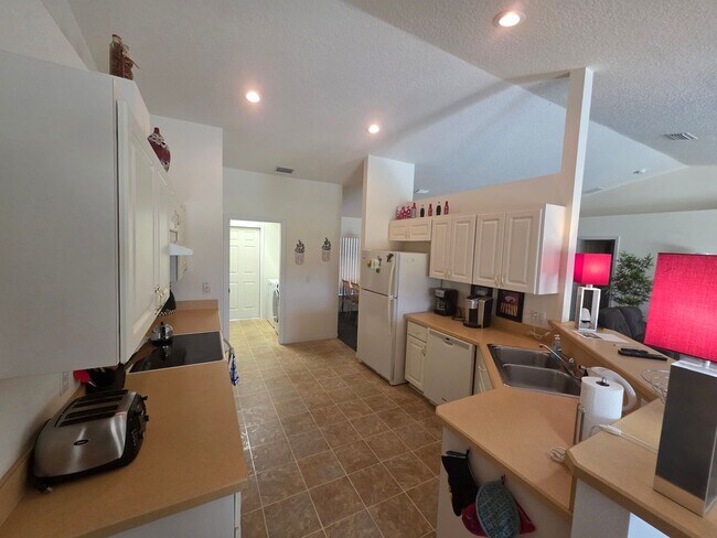Building Photo - 982 N Foxrun Terrace