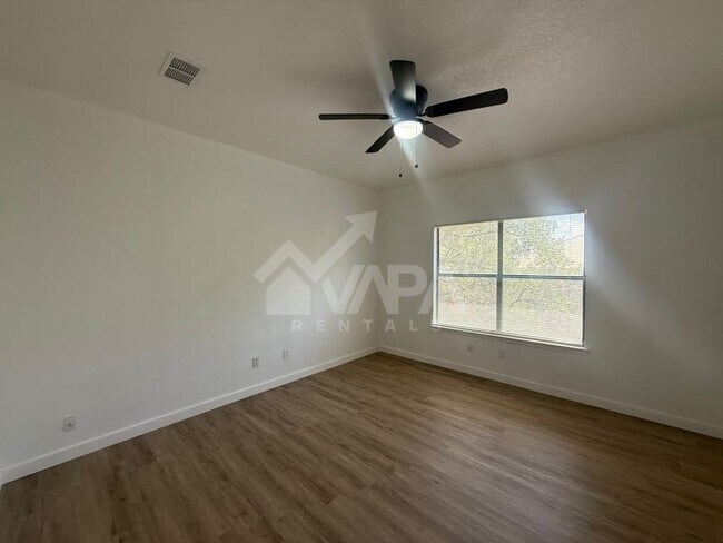 Building Photo - 918 Spring Knoll