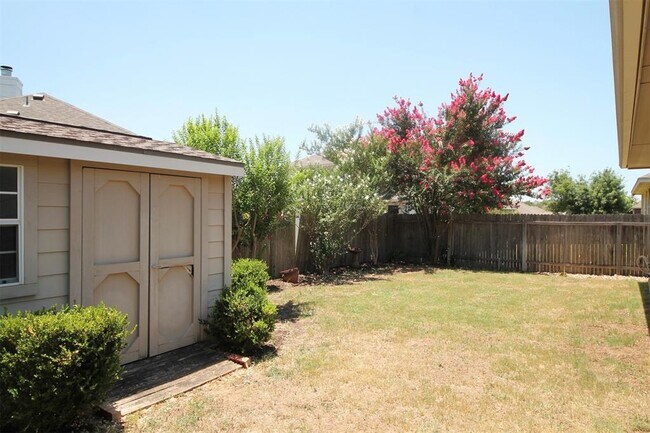 Building Photo - 1920 Golden Arrow Ave