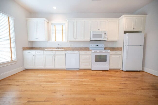 Building Photo - 42 Grove Ln