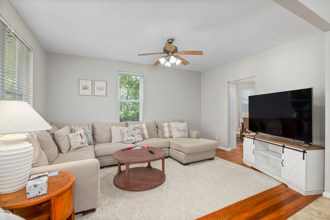Primary Photo - 7221 South St