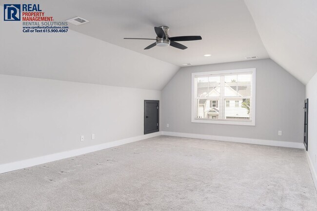Building Photo - Gorgeous, Luxury 3 bd home with bonus room and screened in patio! Triple Siegle Schools!