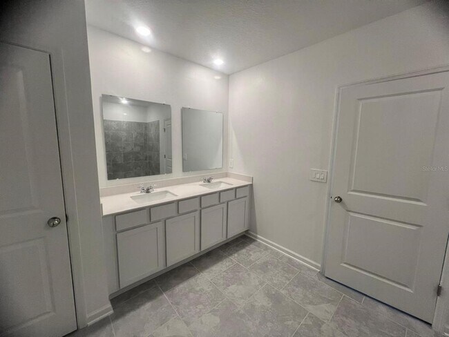 Building Photo - 4964 Worchester Dr