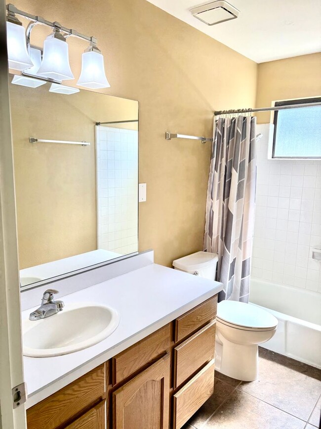 Building Photo - 161 W 950 S