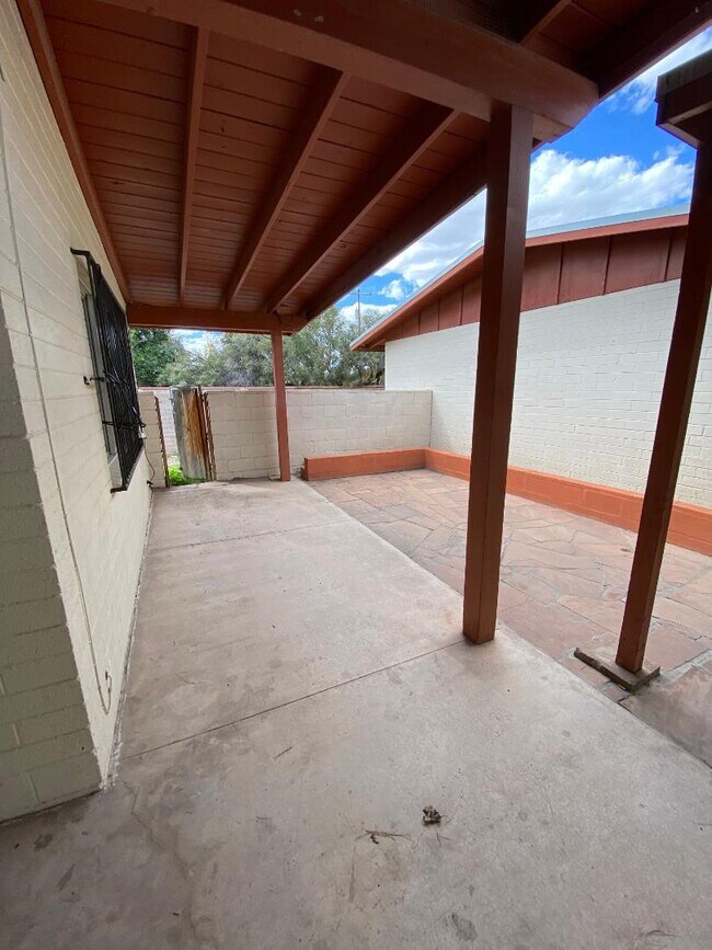 Building Photo - 2315 E Glenn St