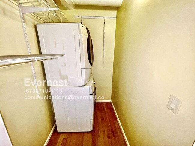 Building Photo - Cozy 1-Bedroom Condo with Convenient Acces...