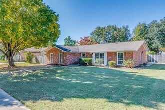 Building Photo - 200 Davors Dr