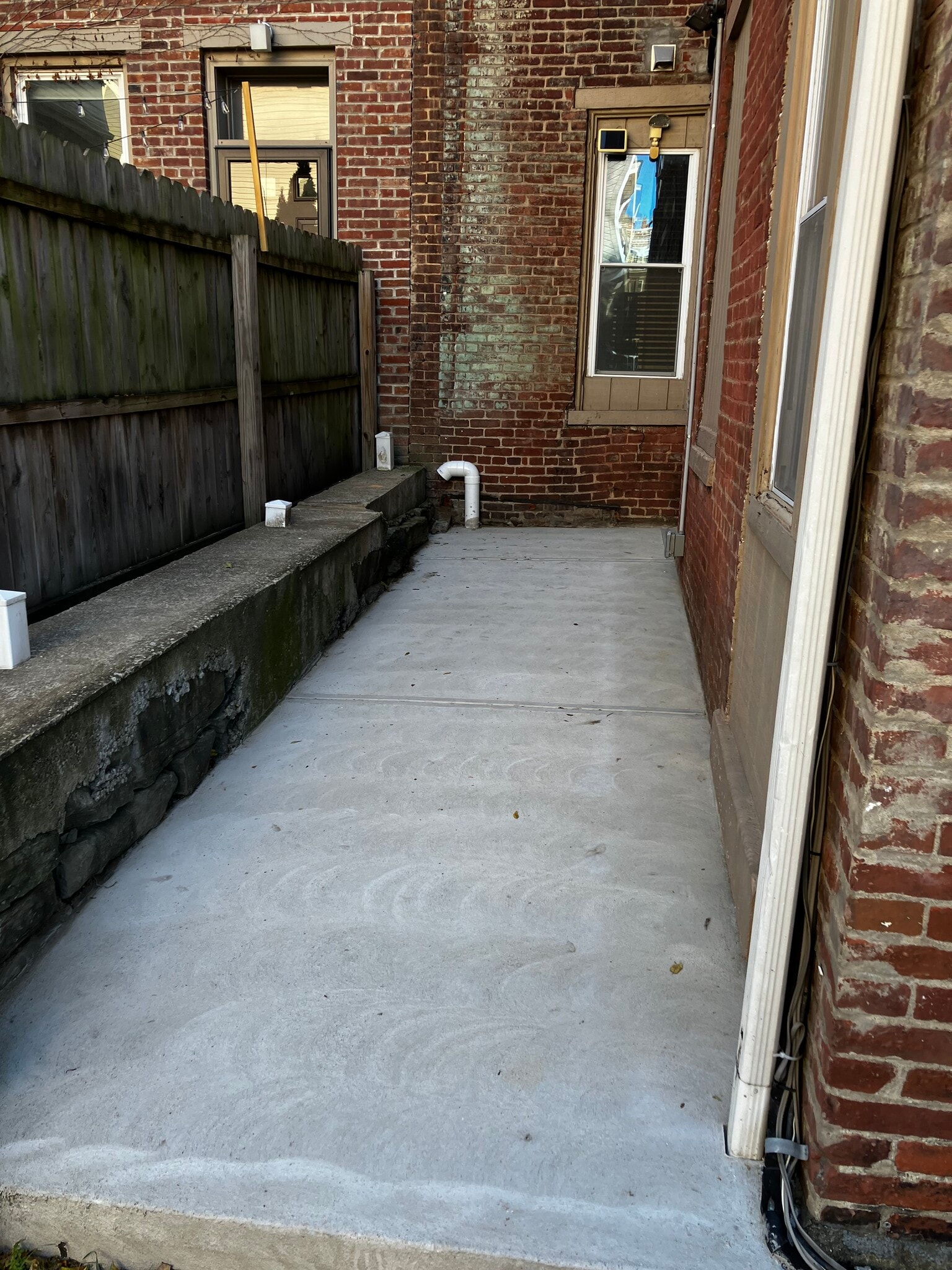 Private Patio - 173 36th St