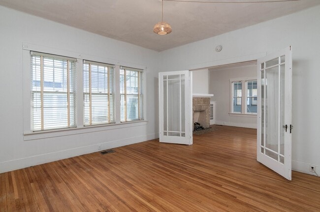 Building Photo - 108 Blount St