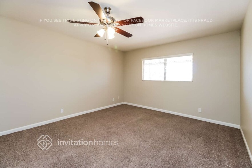 Building Photo - 2412 S Cottonwood Dr