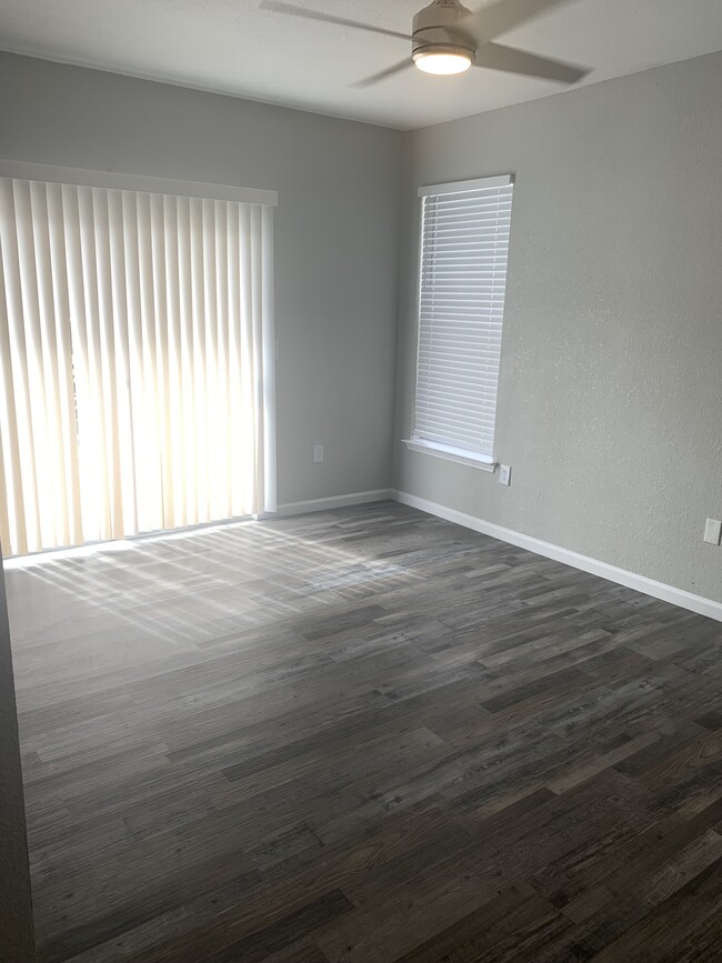 2BR. 1BA - 1039SF - Living Area - Rise Highland Park