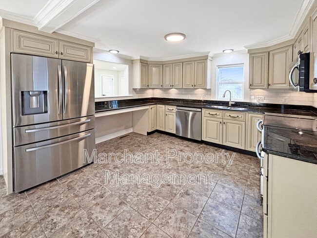 Building Photo - 8 E Sable Ct