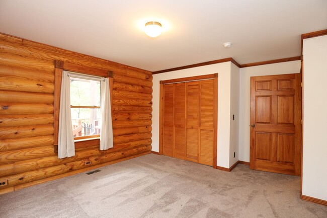 Building Photo - Gorgeous Log Cabin near West Lafayette!