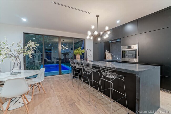 Building Photo - 227 NW 39th St