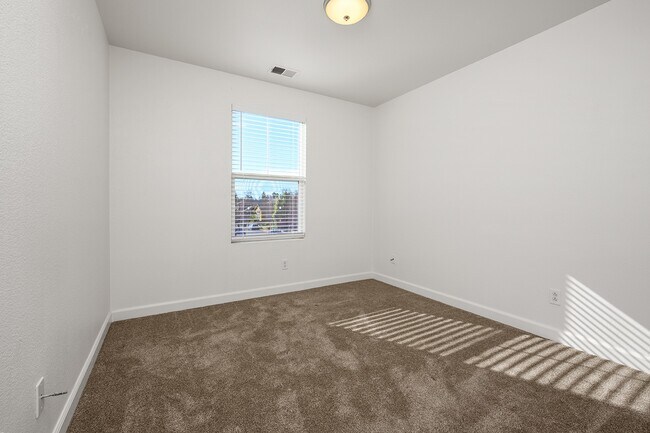 Building Photo - 2023 Northfield Dr