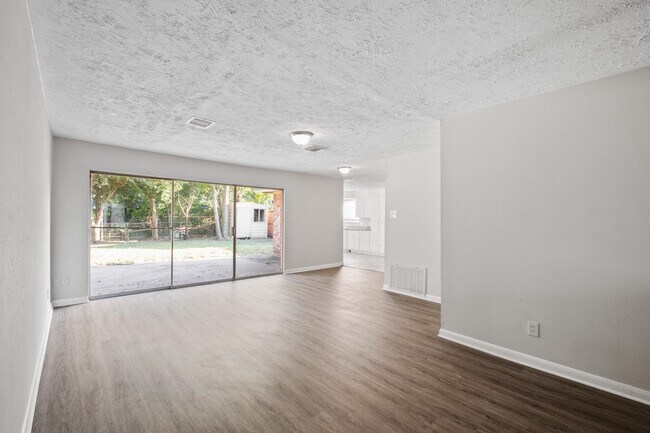 Building Photo - 4319 Tiffany Dr