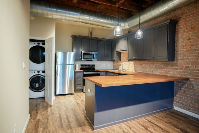 Building Photo - 210 E Washington Ave