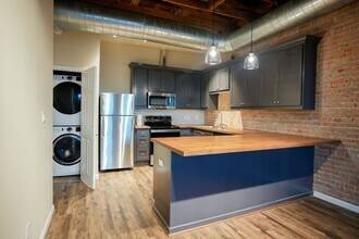 Building Photo - 210 E Washington Ave