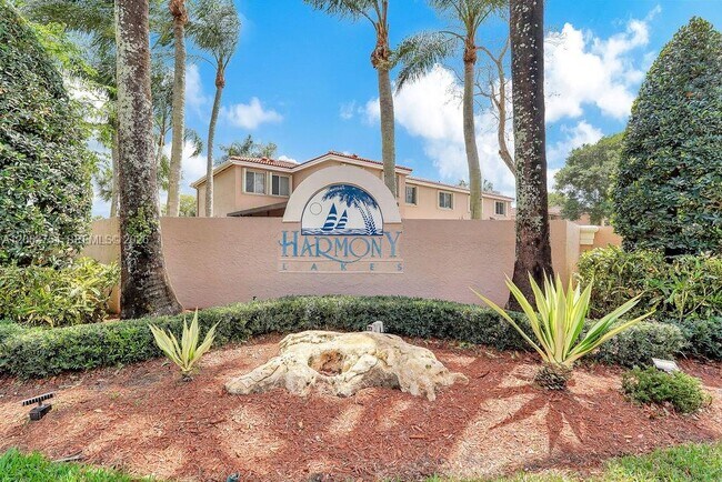 Building Photo - 1623 E Harmony Lake Cir