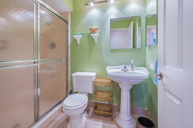 Building Photo - Hillside Home-3 bedrooms- 2 baths -2 car garage- Furnished-Available Now !