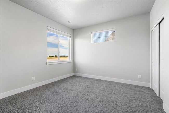 Building Photo - Perfectly designed 5-bedroom, 3-bath single family home