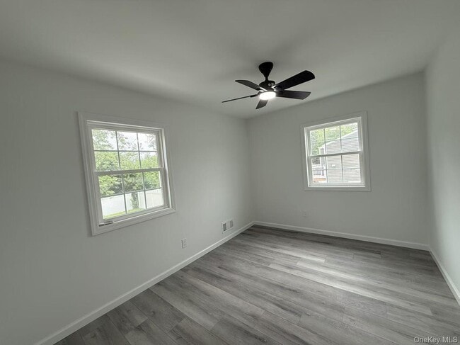 Building Photo - 495 Hawkins Rd