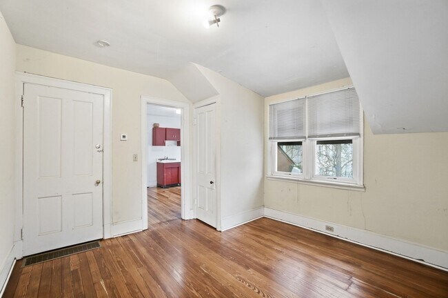 Building Photo - 3523 Clifton Ave