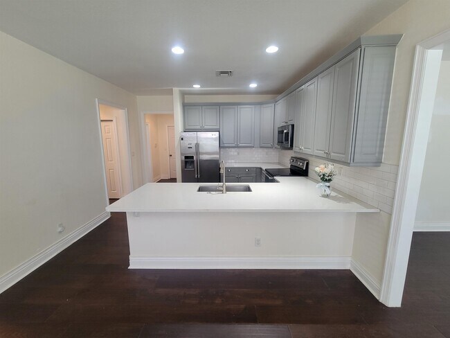 Building Photo - 3773 Overlook Dr